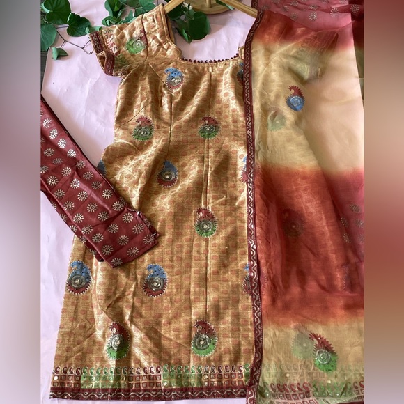 Red suit pajami suit salwar kameez suit beige threading Punjabi kurti ready - Picture 3 of 5